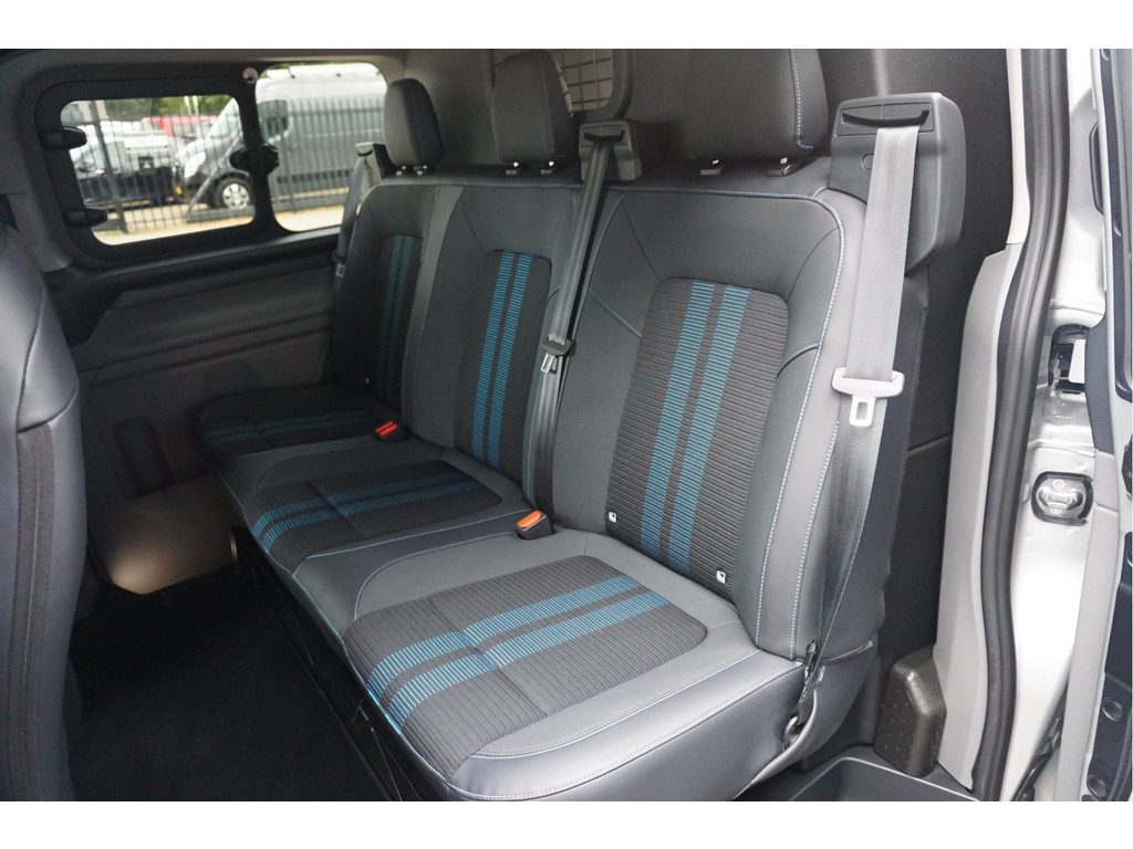 55405768-ford-transit-custom-13