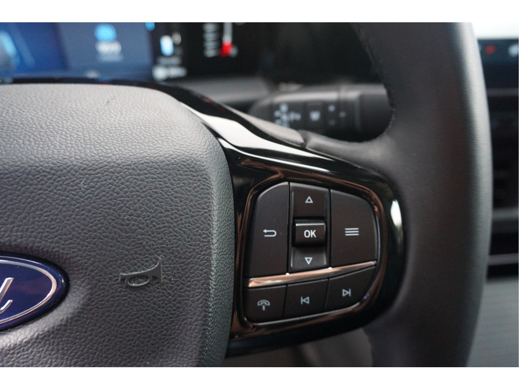55405768-ford-transit-custom-17