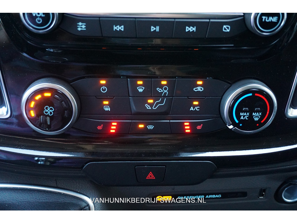 56015082-ford-transit-custom-16