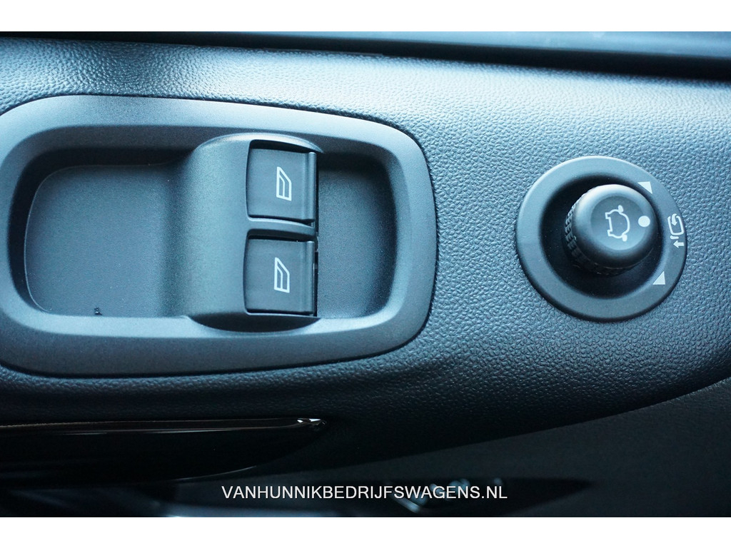 56015082-ford-transit-custom-20