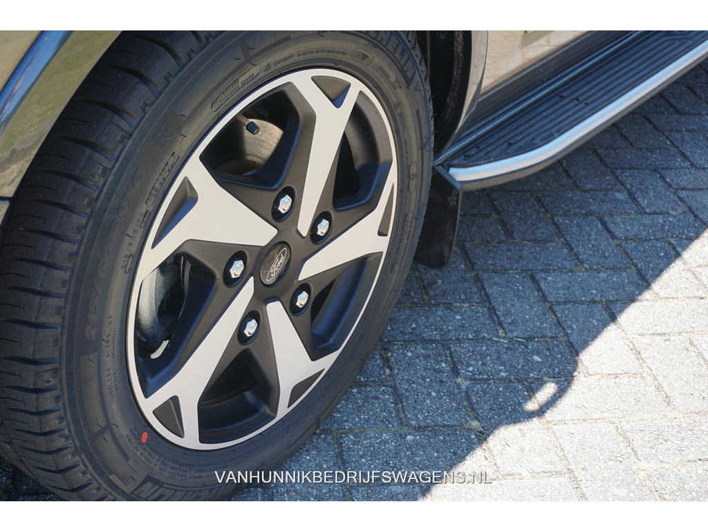 56015082-ford-transit-custom-21