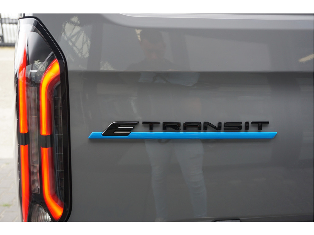 56883058-ford-transit-custom-23