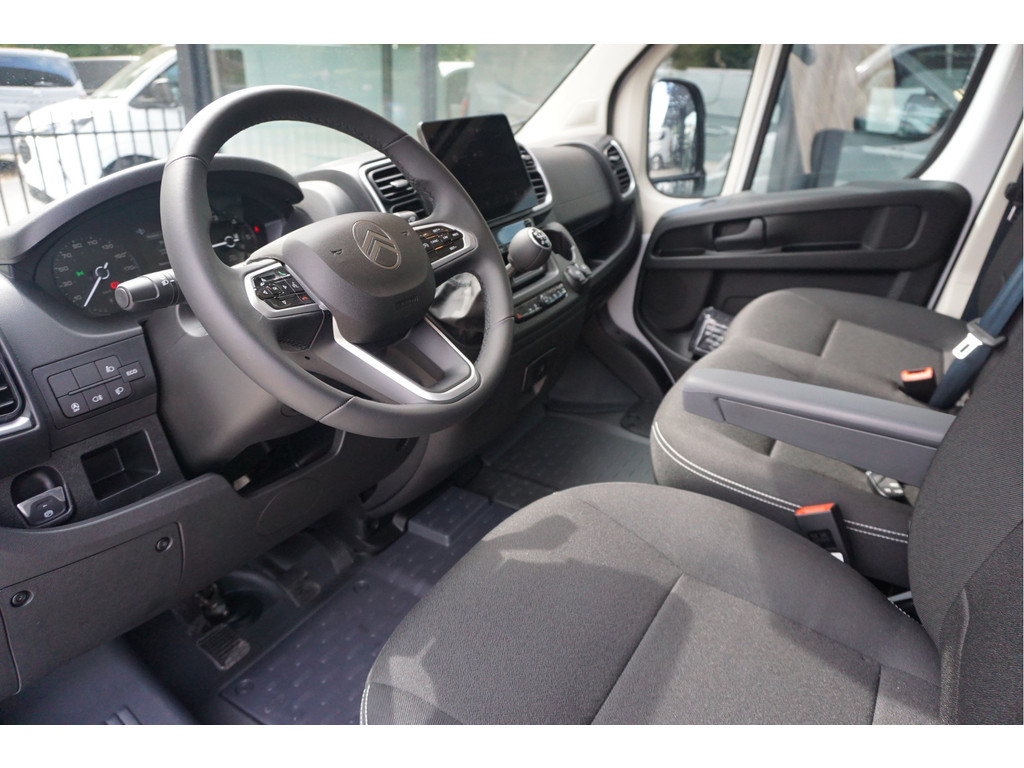 57089045-citroen-jumper-10