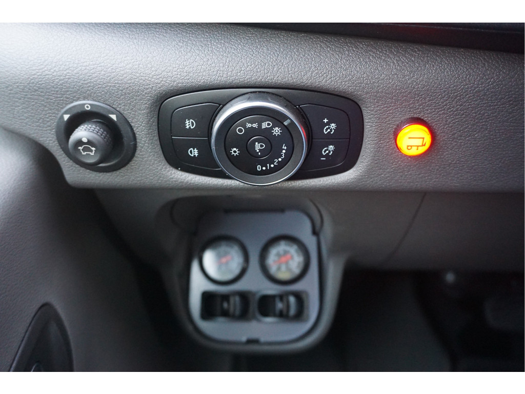 57149062-ford-transit-16