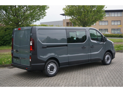 38281705-renault-trafic-4