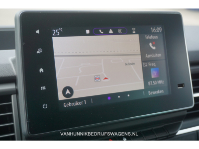 40263379-renault-trafic-11