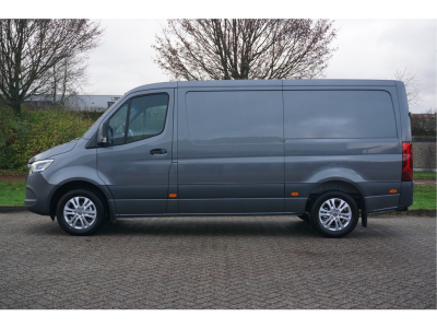 41811265-mercedes-benz-sprinter-2