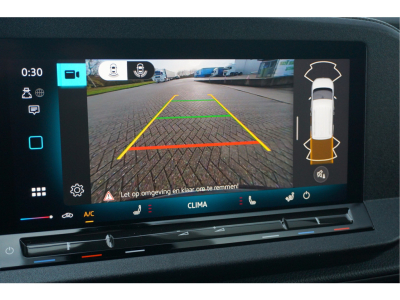 42144808-volkswagen-caddy-maxi-13