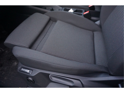 42144808-volkswagen-caddy-maxi-15