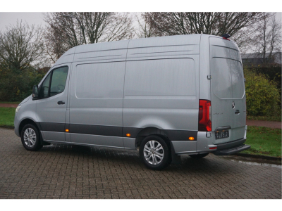 42172692-mercedes-benz-sprinter-3