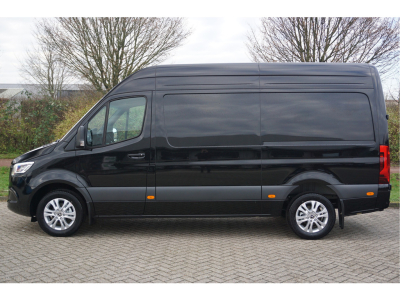 42172713-mercedes-benz-sprinter-2