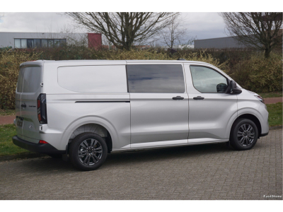 42668904-ford-transit-custom-4