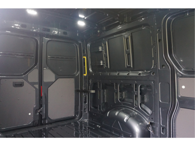 42671955-volkswagen-crafter-8