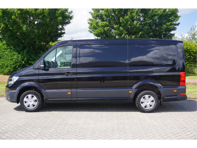 42675786-volkswagen-crafter-2