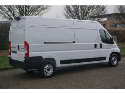 42945397-peugeot-boxer-5