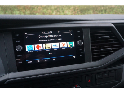 43017916-volkswagen-transporter-10