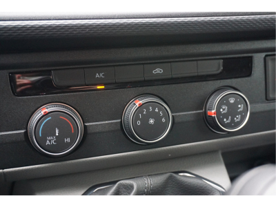 43017916-volkswagen-transporter-14