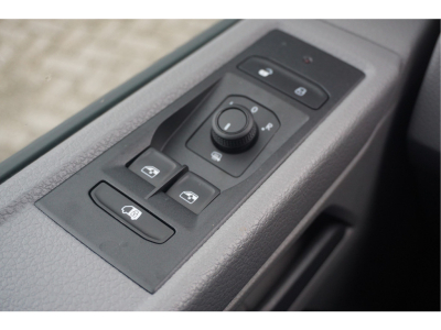 43017916-volkswagen-transporter-15