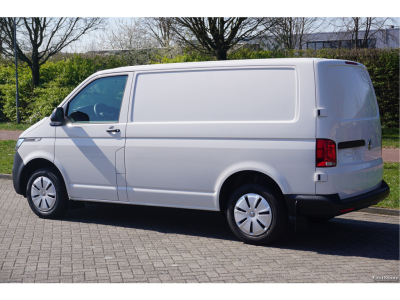 43017916-volkswagen-transporter-3