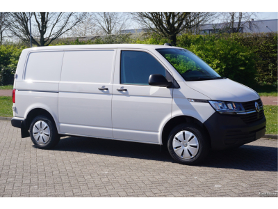 43017916-volkswagen-transporter-6