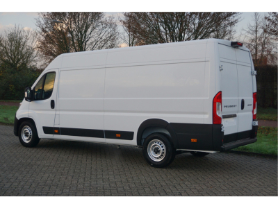 46068332-peugeot-boxer-3