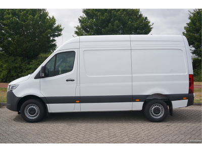46552960-mercedes-benz-sprinter-2