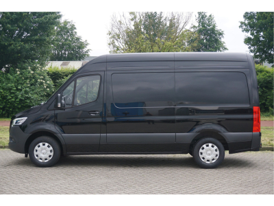 47569152-mercedes-benz-sprinter-2