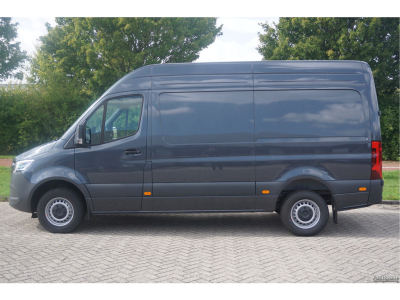 47643081-mercedes-benz-sprinter-2