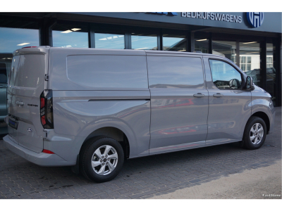 47942094-ford-transit-custom-4