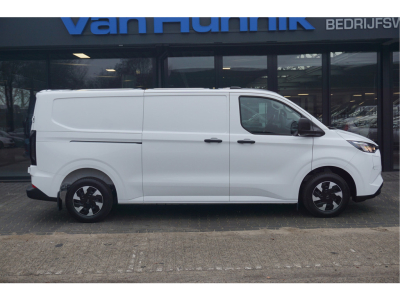 52369898-ford-transit-custom-5