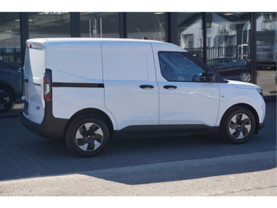 53163362-ford-transit-courier-4