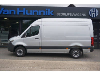 53900492-mercedes-benz-sprinter-2