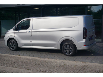 57122869-ford-transit-custom-3